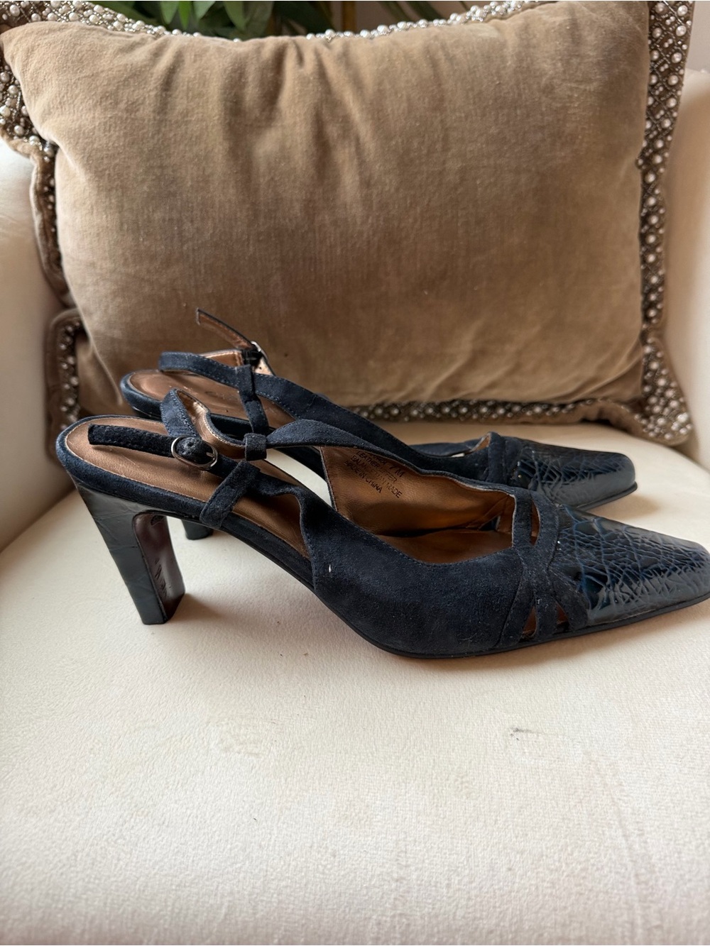 Women's Navy Slingback Pointed-Toe Heels